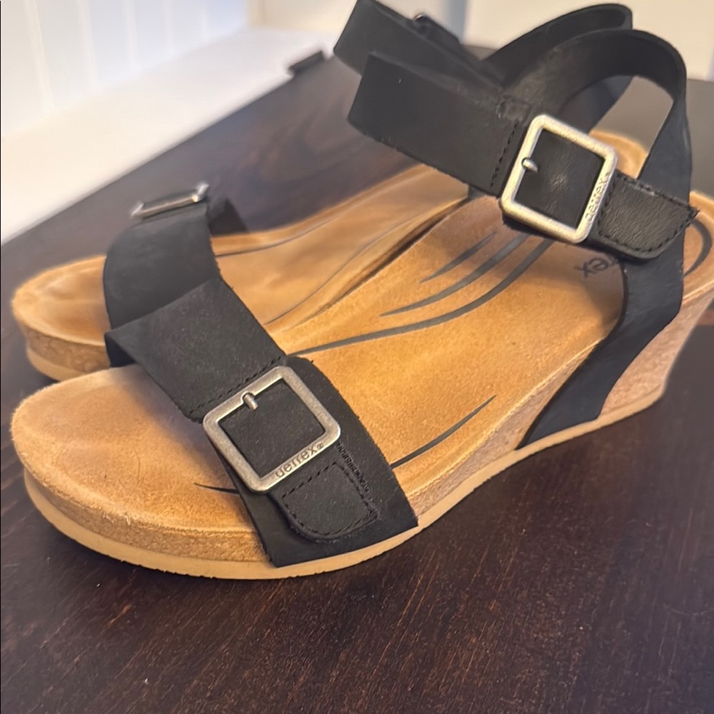Aetrex Black and Tan Wedge Sandals